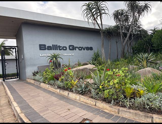 2 BEDROOM APARTMENT TO LET IN BALLITO COMMERCIAL DISTRICT